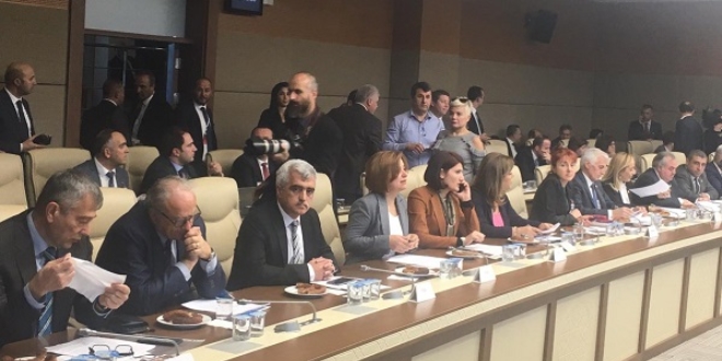 İhraç edilen hekimlerin durumu yeniden görüşülecek