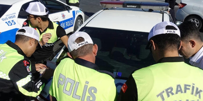 Trafik kurallarına uymayan sürücülere ceza kesildi