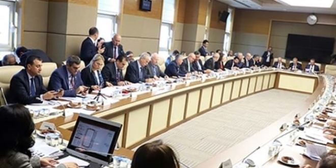 İhraç edilen hekimleri ilgilendiren tasarı komisyondan geçti
