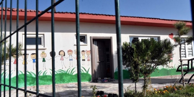 Cezaevinde anneleri ile kalan çocuklar için anaokulu