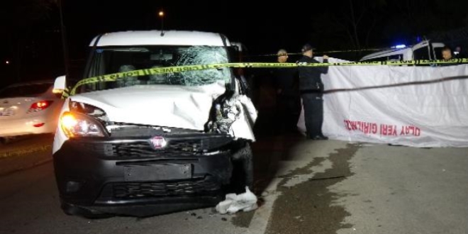 Hafif ticari araçla motosiklet çarpıştı: 2 ölü, 1 yaralı