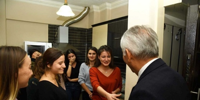 Başkan, sosyal medyadan gelen 'çay daveti'ni geri çevirmedi