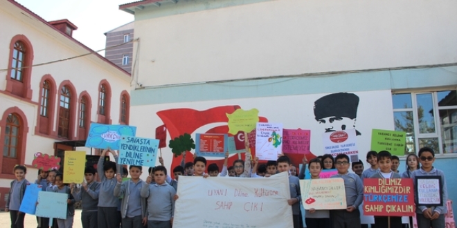Bu okulda öğrenciler yabancı kelimeleri kullanmıyor