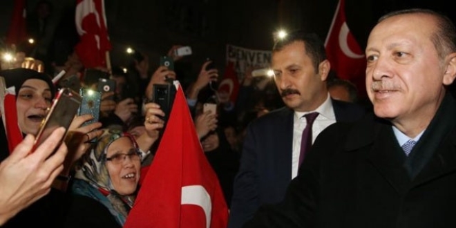 Cumhurbaşkanı Erdoğan'a Paris'te sevgi gösterisi