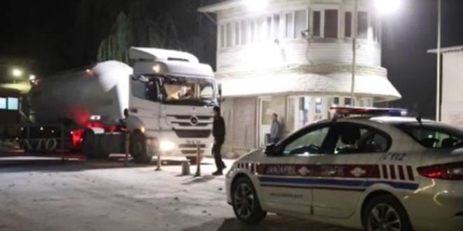 Jandarma ile şüpheliler arasındaki silahlı çatışma