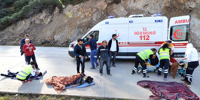 Otomobil 70 metrelik şarampole yuvarlandı: 5 yaralı