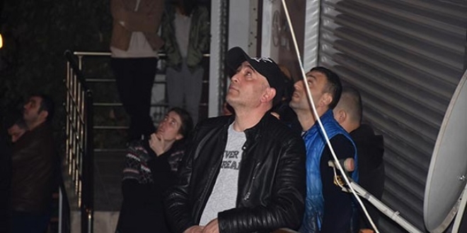 Daire zillerini çalarak haber verdiler! Gece yarısı herkes sokağa döküldü
