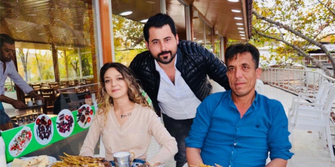 48 dakikada 320 çöp şiş yiyerek 30 bin TL kazandı