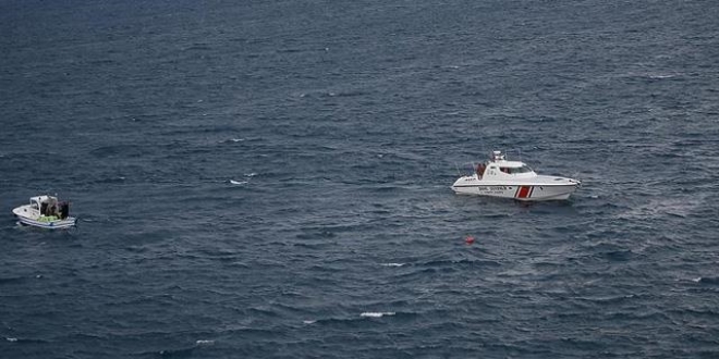 İzmir'de tekne battı, 10 kişi aranıyor