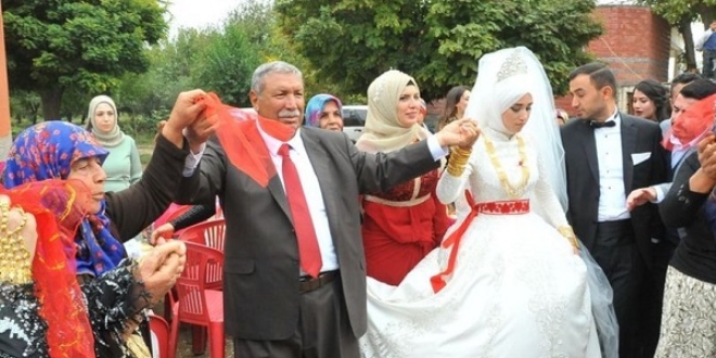 200 torunu olan airet lideri 24'nc ocuunu evlendirdi