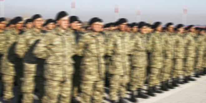 Bedelli askerlik kredisi çektirip eşine boşanma davası açtı