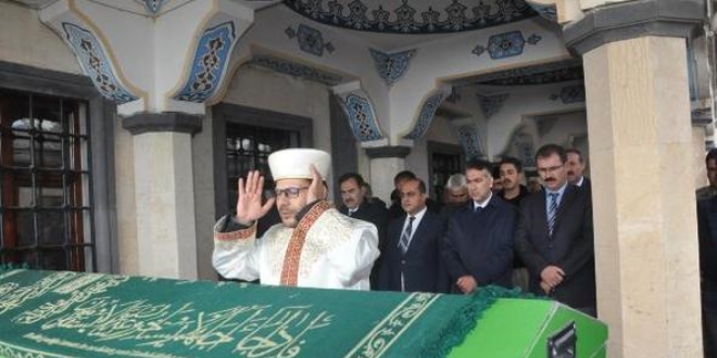 Bitlis Valisi, şehit babasının cenazesine katıldı
