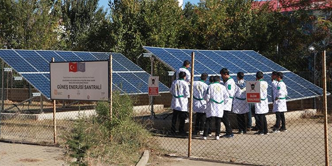 Bu okulun enerjisinin yüzde 85'i güneşten