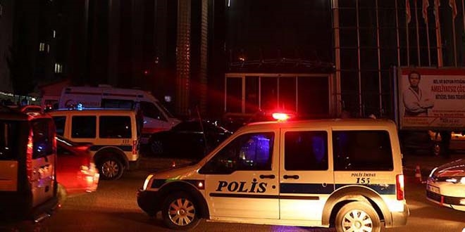Belediye başkanına silahlı saldırı: 2 yaralı