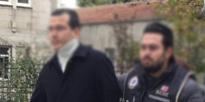 FETÖ'den aranan doçent ve doktor olan çift hücre evinde yakalandı