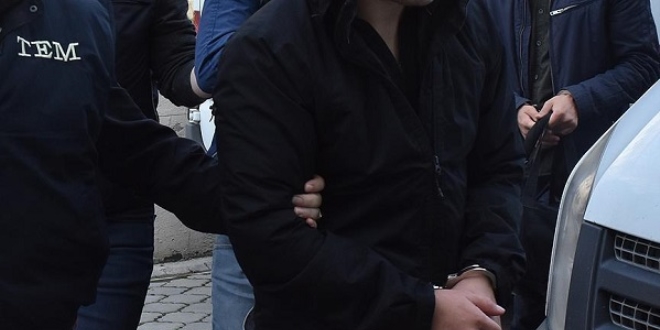 Yurt dışındaki FETÖ zanlısı firari iş adamı polise teslim oldu