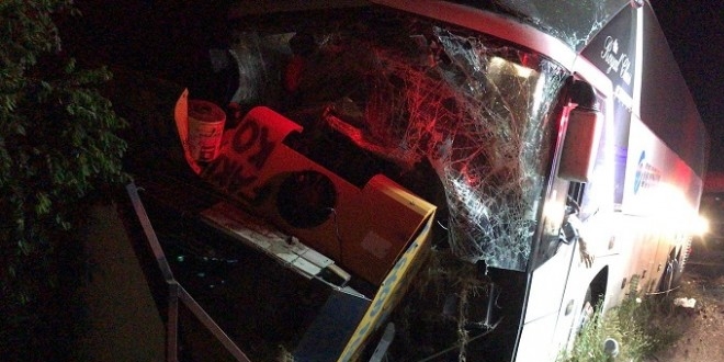 Erbaaspor takım otobüsü kaza yaptı: 1 ölü, 3 yaralı