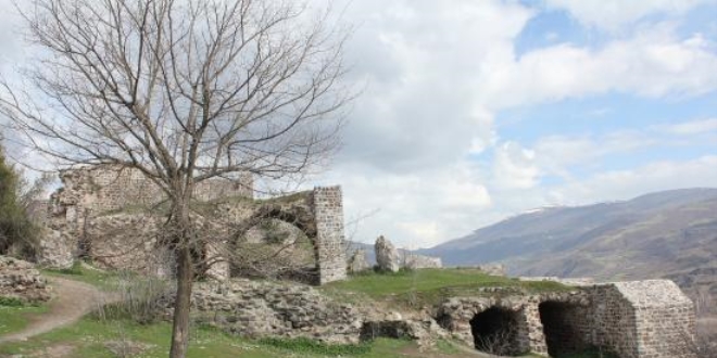 4,5 kilometreyi bulan kale surları ayağa kaldırılıyor