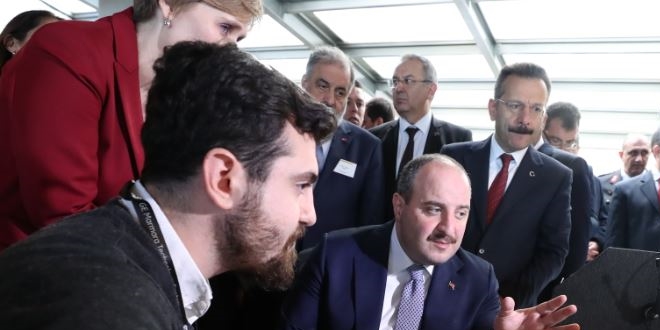 Bakan Varank, uçak motoru parçası geliştirecek laboratuvarı açtı