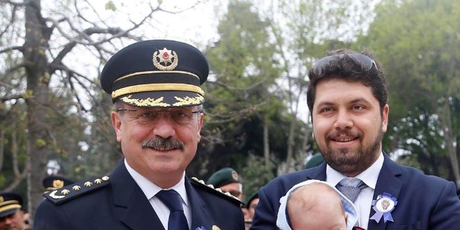 Emniyet müdüründen, kızına ceza yazan polise ödül