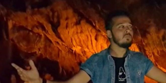 Mağarada şarkı söyledi, yarasalardan özür diledi