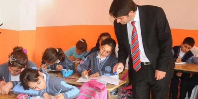Gazete ilanıyla İlkokul öğretmenini arıyor