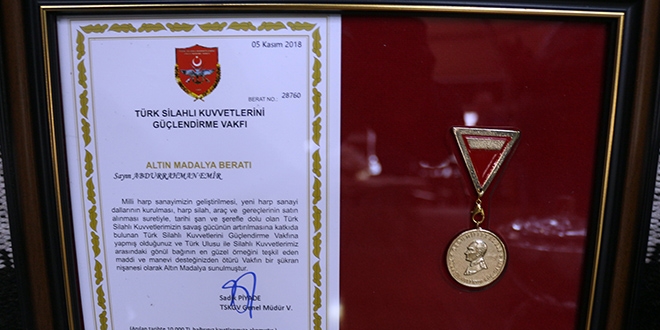 Dedesinin vasiyetini gerçekleştiren toruna madalya