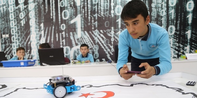Köy okulunda robotik kodlama öğrenecekler