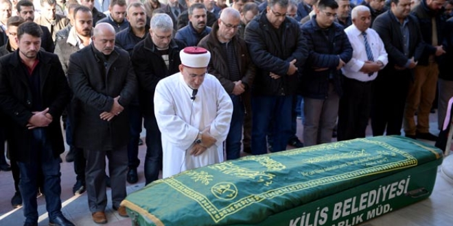 Ölü bulunan polis memuru toprağa verildi