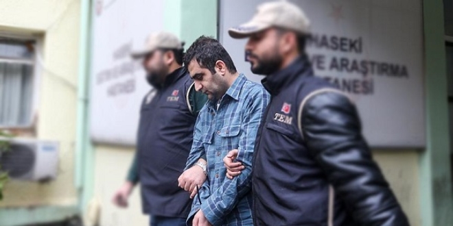 ABD'den sınır dışı edilen FETÖ vakfı esik yöneticisi tutuklandı