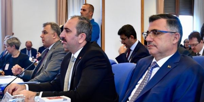 'Savcılık ya da mahkemeler üzerinde amir değilim'