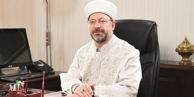 Başkan Erbaş: Elimizden kitap ve kalem düşmemeli