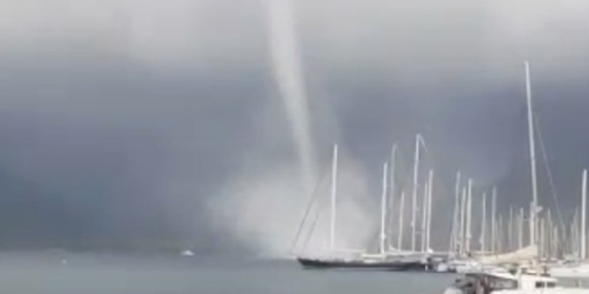 Marmaris'te hortum... Yat battı, tekneler hasar gördü