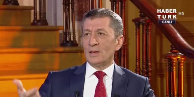 Bakan Selçuk: 15 yaşına kadar kitap okumadım