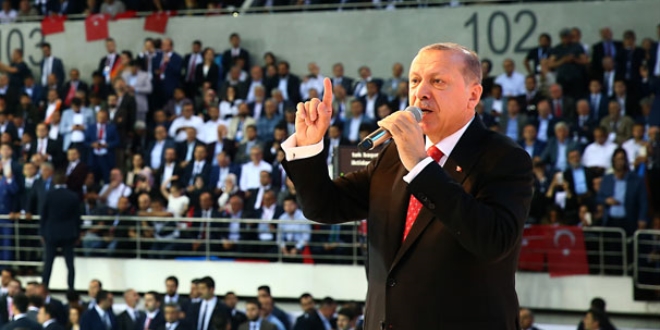 AK Parti belediye başkan adaylarını ilk kez kampa alıyor