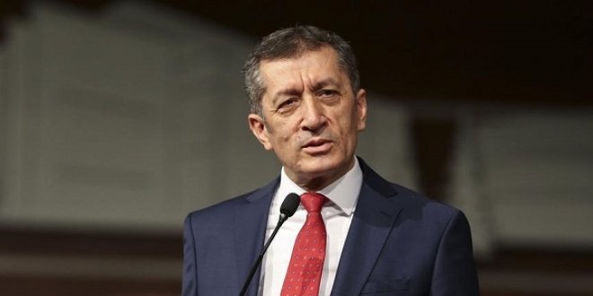 Bakan Selçuk'tan '#İyikiÖğretmenim' çağrısı
