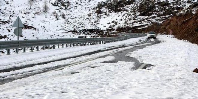 Ardahan-Ardanuç kara yolu ulaşıma kapatıldı