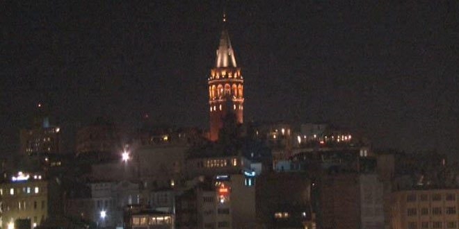 Galata Kulesi turuncuya büründü