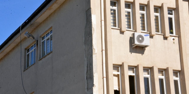 Binlerce öğrenci 'riskli' binalarda eğitim görüyor