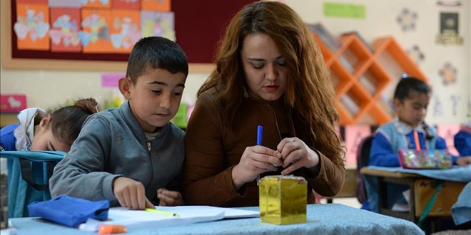 Sınırın fedakar öğretmeni öğrencilerine umut oldu