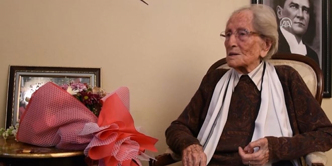 103 yaşındaki emekli öğretmene anlamlı ziyaret