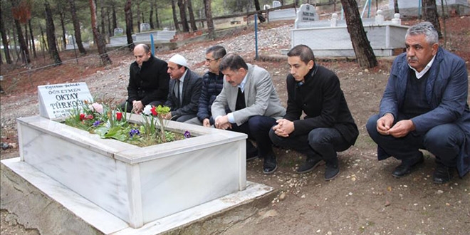Depremde hayatını kaybeden öğretmen unutulmadı