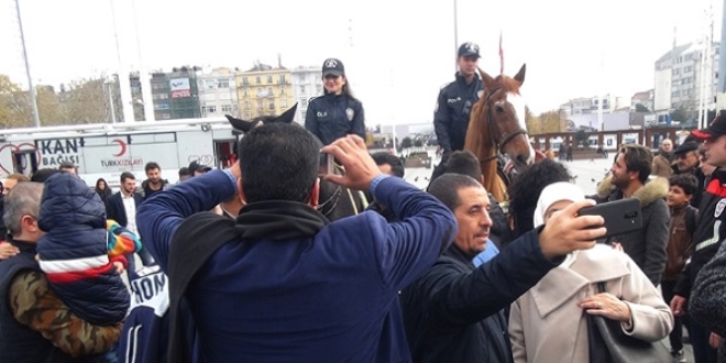 Taksim Meydanı'nda atlı birlikler göreve başladı
