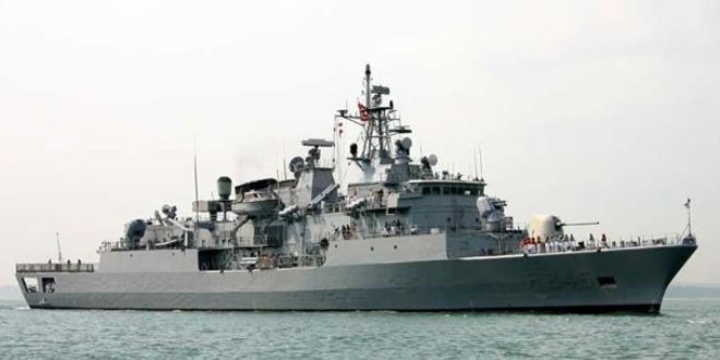 Türk fırkateyni TCG Oruçreis Arnavutluk'ta