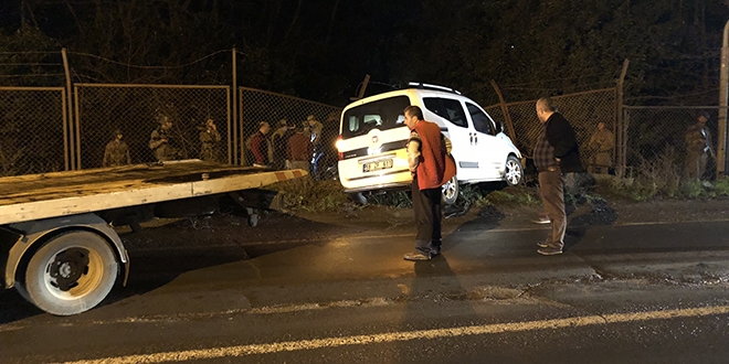 Kontrolden çıkan araç askeri bölgeye girdi