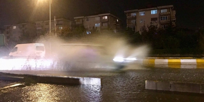 Edirne'de sağanak etkili oluyor