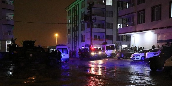 Terörist saklandığı evin çocuğunu kendisine siper etmiş