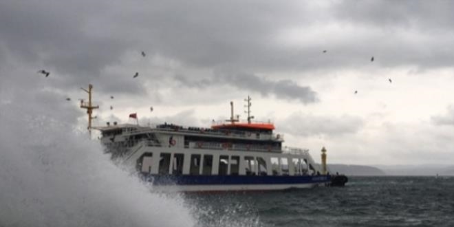 Kuzey Ege'de deniz ulaşımına fırtına engeli