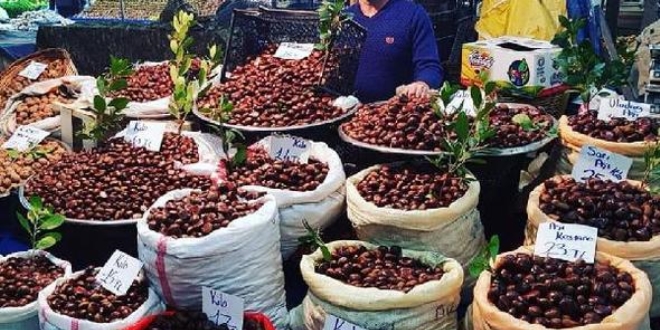 Kestaneler tezgahları süslüyor