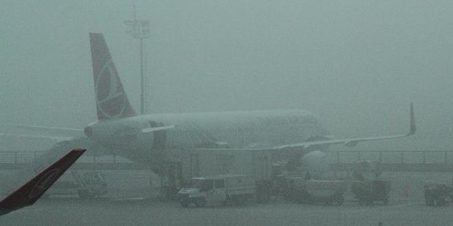 Olumsuz hava koşulları nedeniyle İstanbul'a inecek uçaklar Yenişehir'e indi